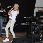 Die D-Lite Partyban beim Schützenfest Bökenförde mit Elli Ernst, Michael Ernst an den Keyboards und Holger Voigt am Bass.