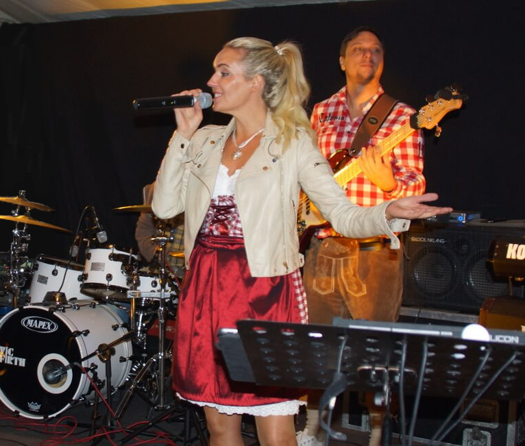 Oktoberfestband-Mia san Mia, die bayrische Variante der D-Lite Partyband mit Elli Ernst, Andreas Kober und Andreas Brückner