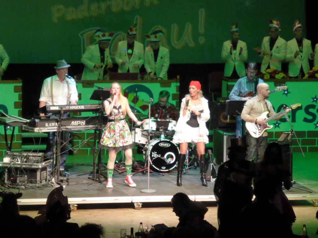 D-Lite Partyband live on Stage bei der Gala-Prunksitzung in der Paderhalle Paderborn