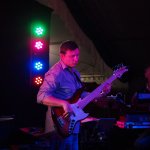 Andi Kober Bassist der D-Lite Partyband aus Geseke NRW beim Schützenfest Hellinghausen 2017