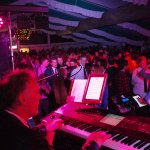 Michael Ernst an den Keyboards der D-Lite Partyband beim Schützenfest Hellinghausen 2017