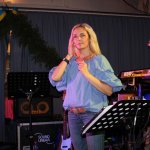 Elli Ernst, die Sängerin der D-Lite Partyband aus Geseke NRW beim Schützenfest Plettenberg 2017 am Samstag