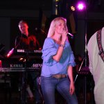 Elli Ernst Sängerin der D-Lite Partyband aus Geseke beim Schützenfest Plettenberg 2017 am Samstag