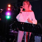 Elli Ernst Sängerin der D-Lite Partyband aus Geseke beim Schützenfest Plettenberg 2017 am Sonntag