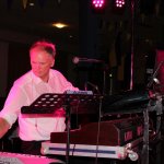 Michael Ernst, Keyboarder der D-Lite Partyband aus Geseke NRW beim Schützenfest Plettenberg 2017 am Sonntag