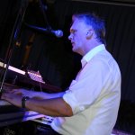 Michael Ernst, Keyboarder der D-Lite Partyband aus Geseke NRW beim Schützenfest Plettenberg 2017 am Sonntag